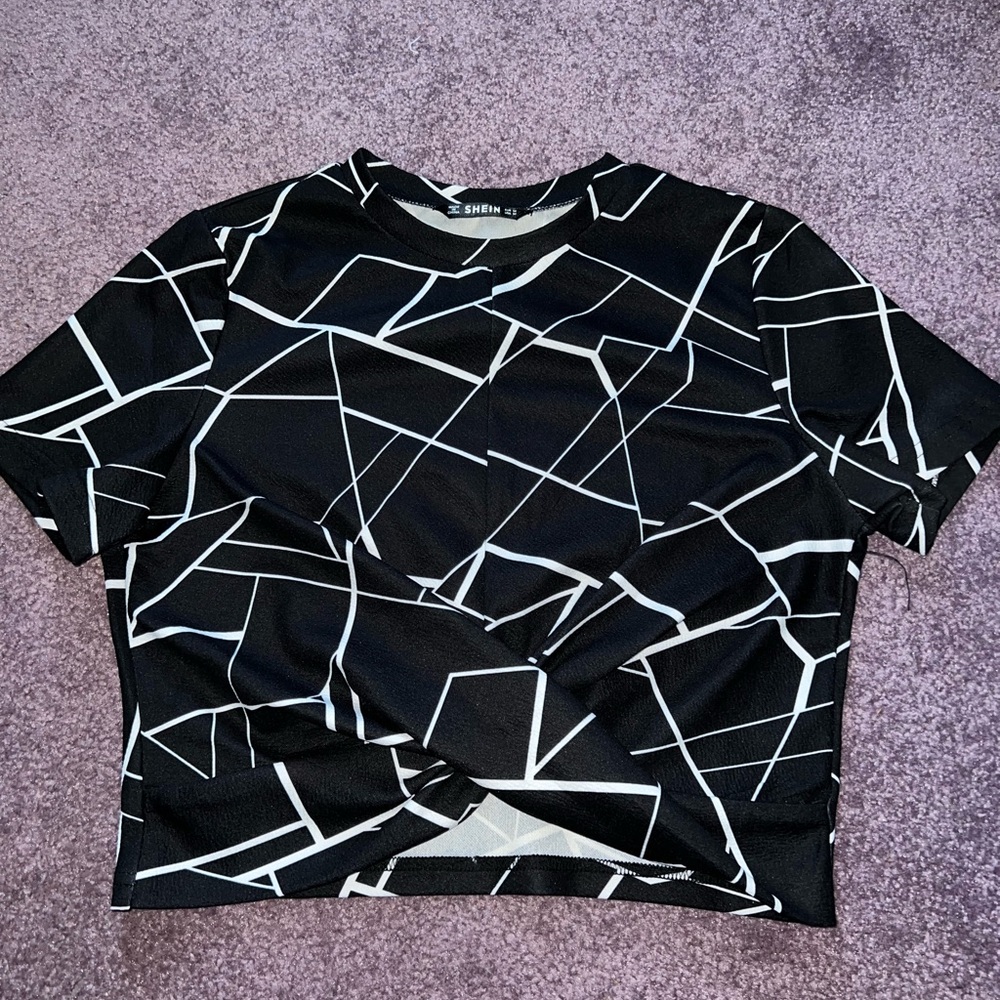 Black and white pattern tee